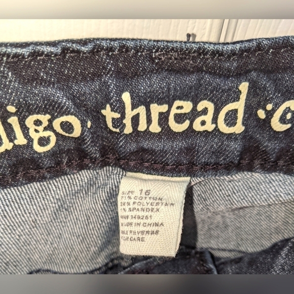 Indigo Thread Co Women's Sz 16 Whiskered Distressed Dark Denim Tapered Leg Jeans - Picture 7 of 7